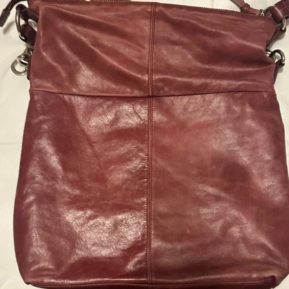 Elegant Burgundy Leather Shoulder Bag - Picture 6 of 8